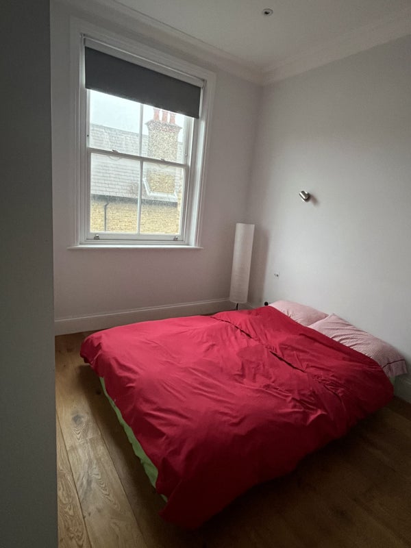 Room Chiswick High Road in Greater London
