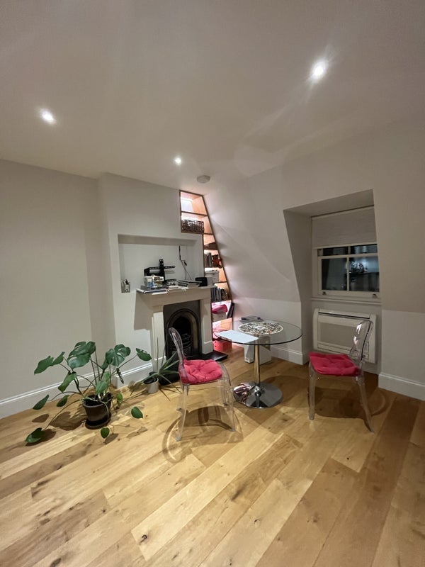 Room Chiswick High Road in Greater London