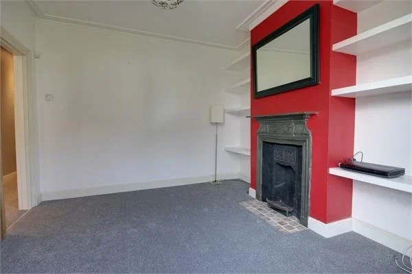 Flat Blackhorse Road in Greater London
