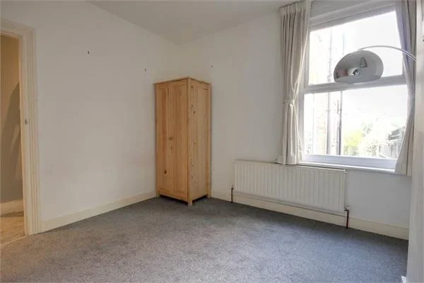 Flat Blackhorse Road in Greater London