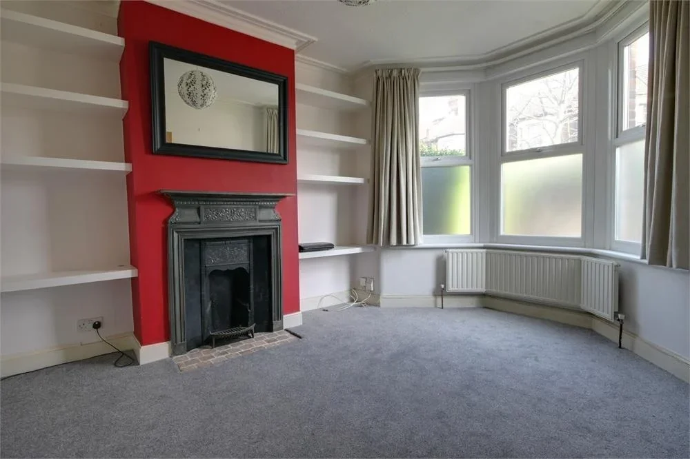 Flat Blackhorse Road in Greater London