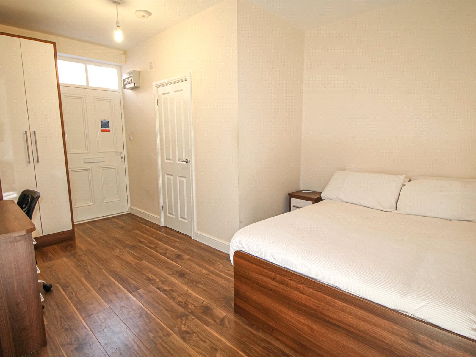 Flat Clarendon Road in Leeds