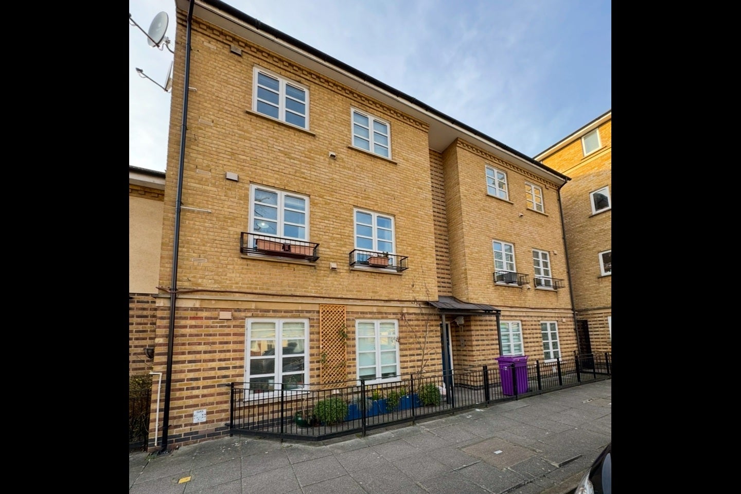 Room Hainton Close in Greater London