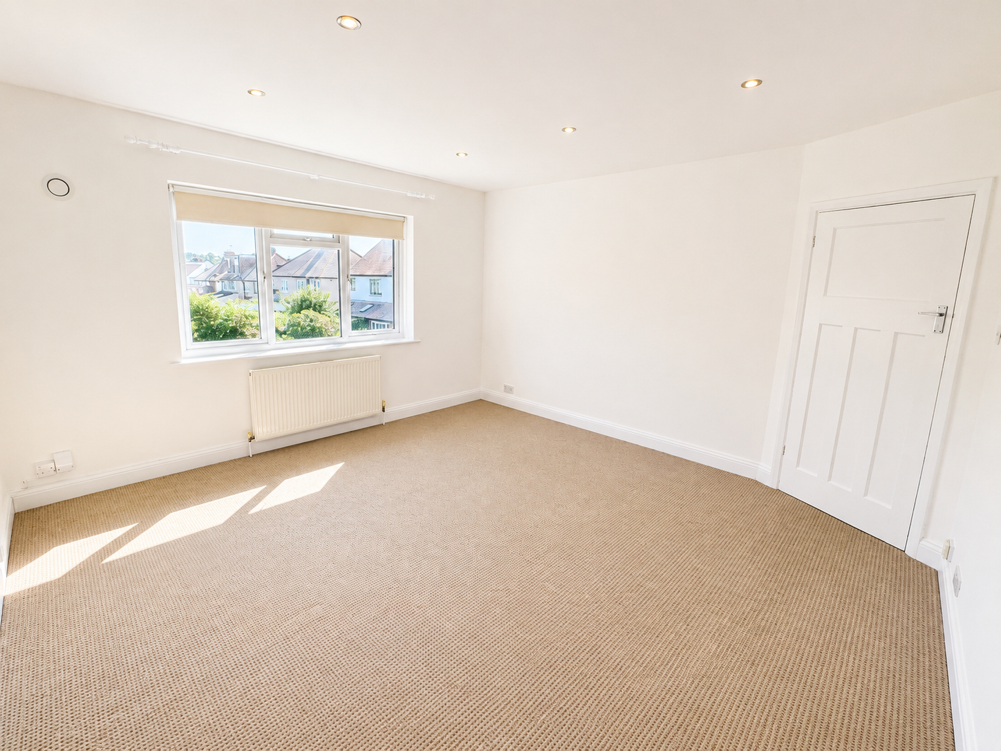 Flat Union Road in Greater London