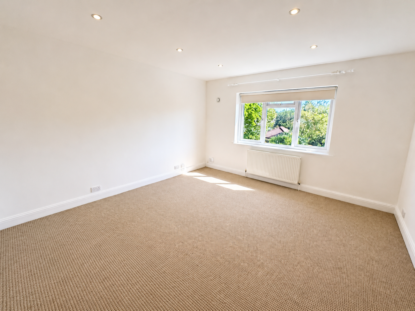 Flat Union Road in Greater London