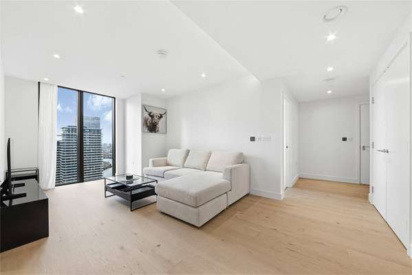 Flat South Quay Square in Greater London