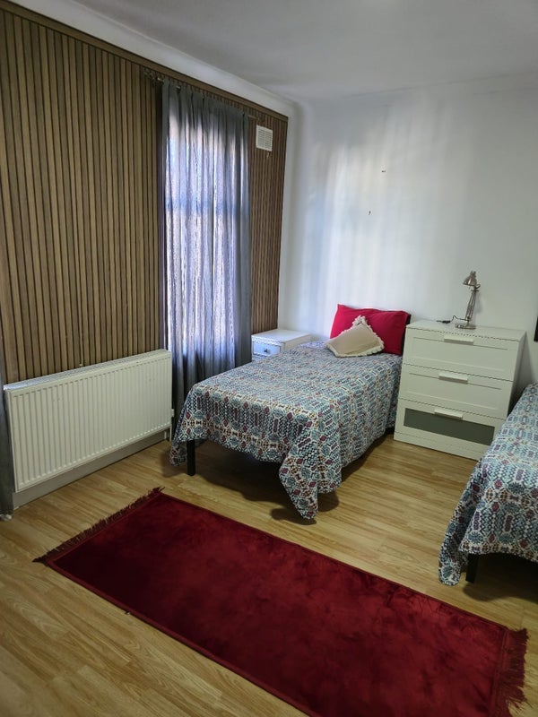Room Bond Street in Greater London