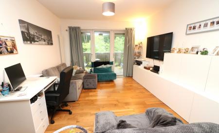 Flat Clock House Gardens in Welwyn Hatfield