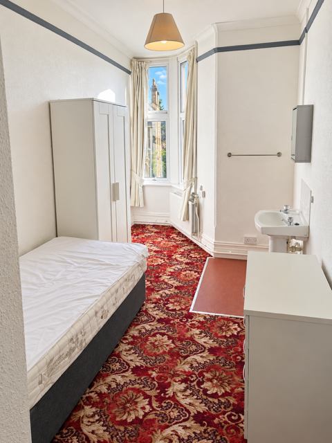 Room Sunnyside Road in Clevedon