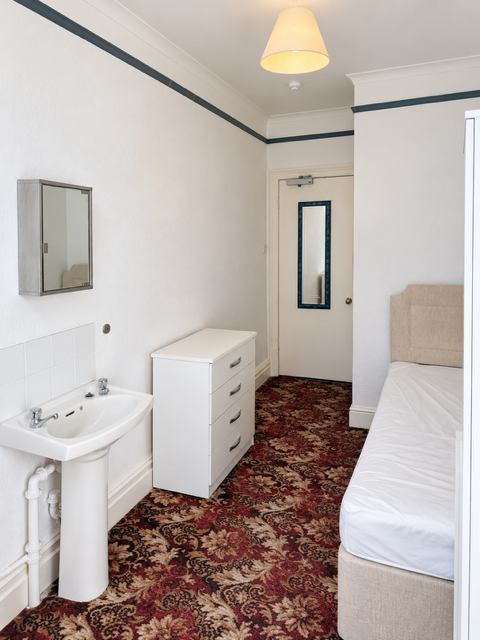 Room Sunnyside Road in Clevedon