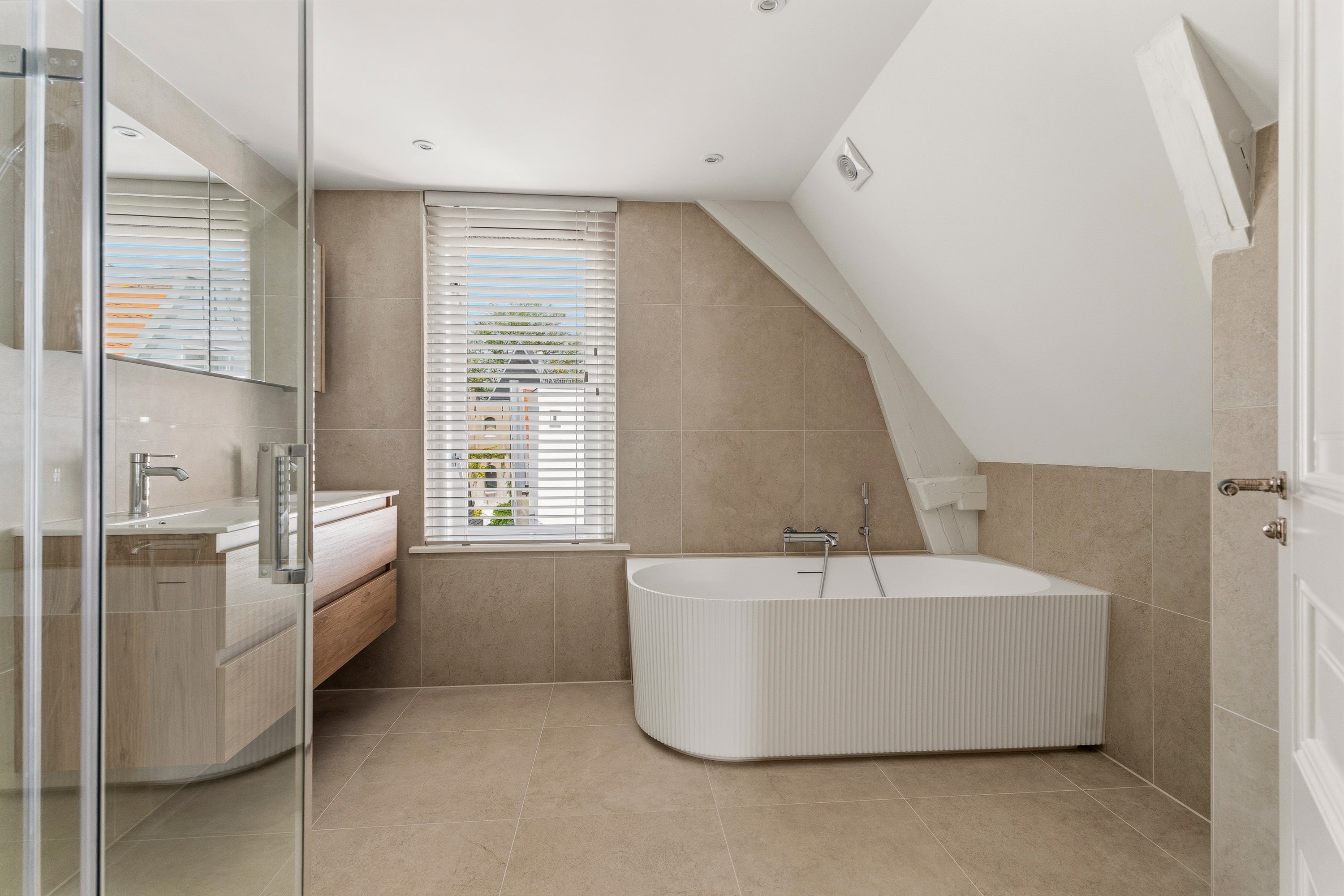 Appartement te huur: Haarlemmerstraat, Amsterdam