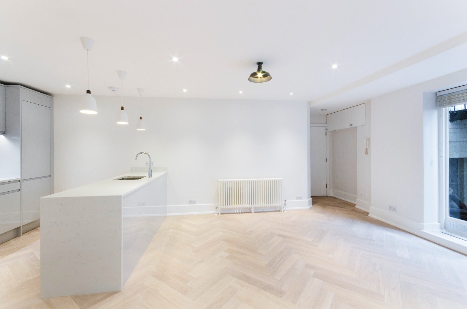 Flat Earlham Street in Greater London