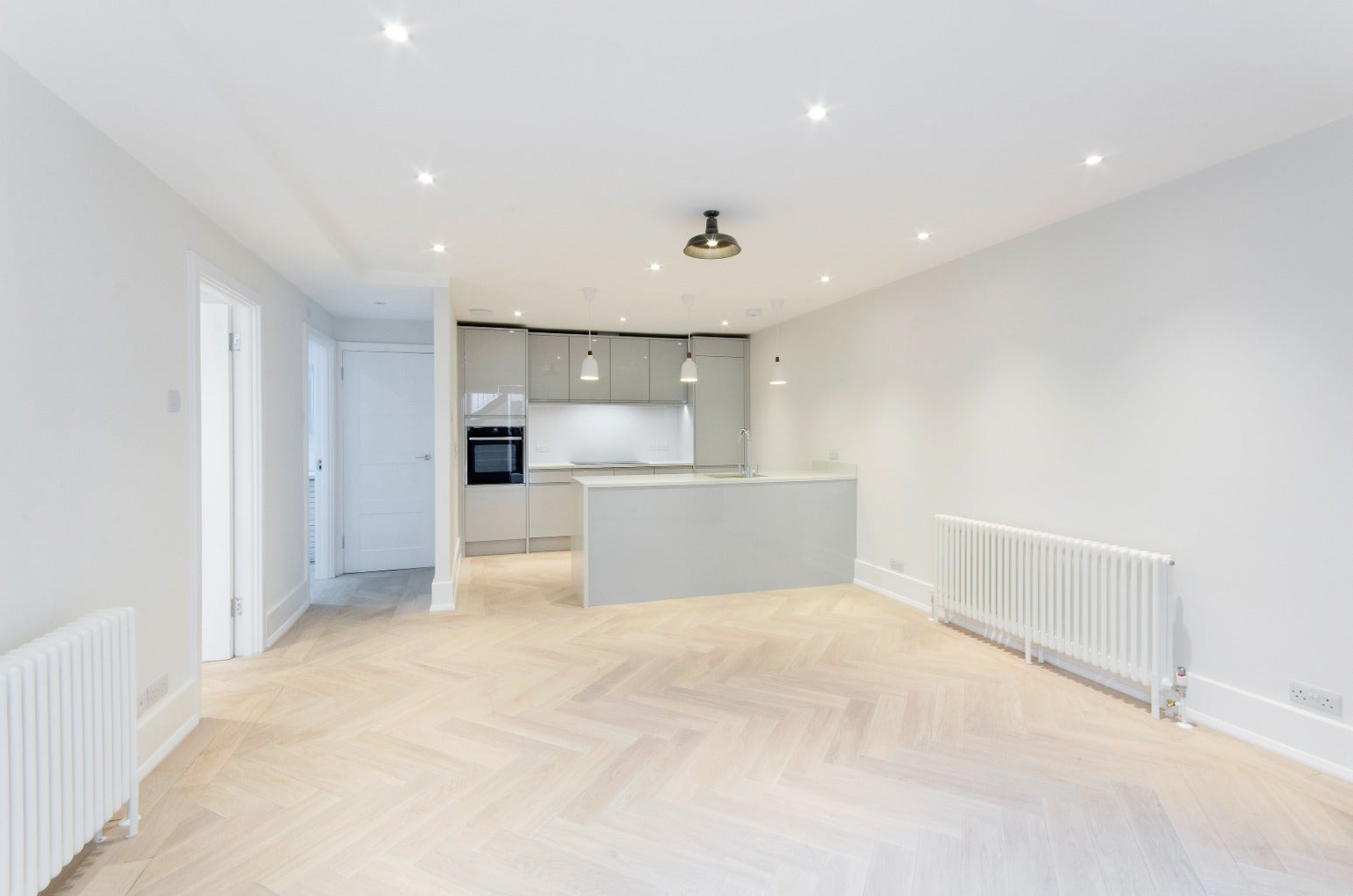 Flat Earlham Street in Greater London