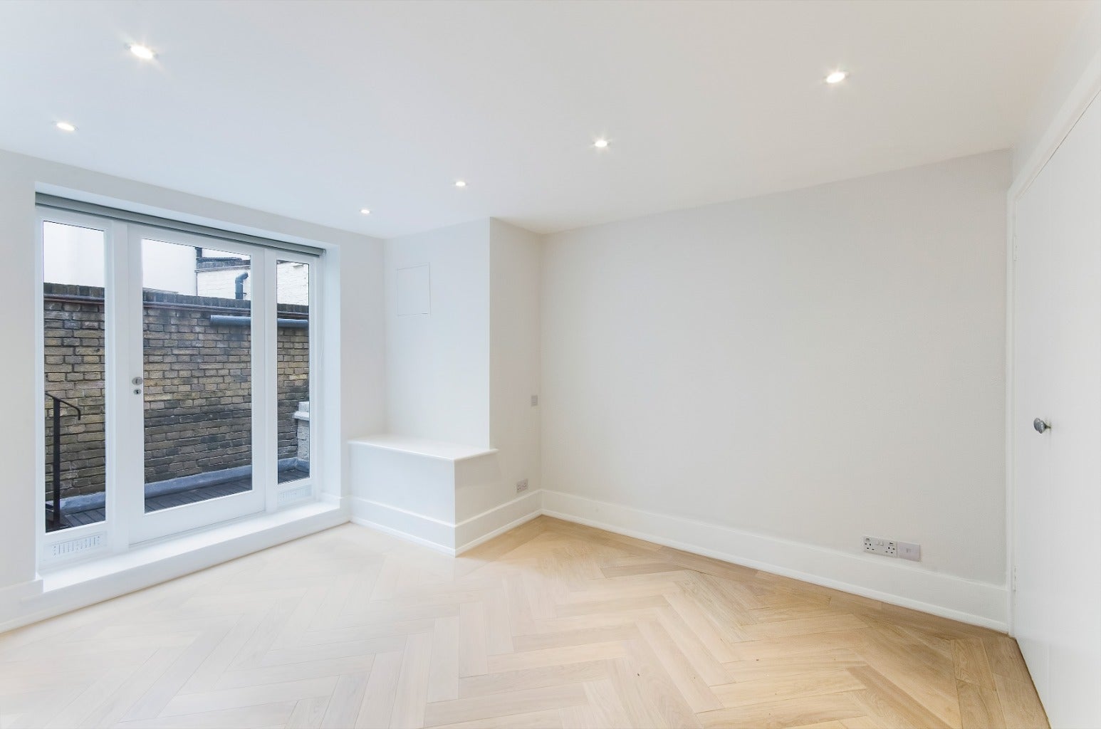 Flat Earlham Street in Greater London