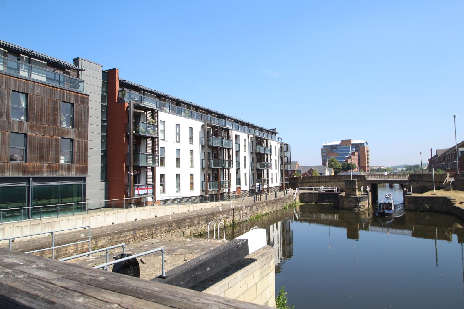 Flat Chancel Road in Wakefield