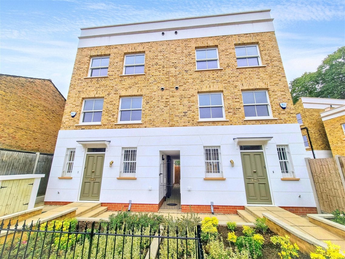 House Manbey Street in Greater London