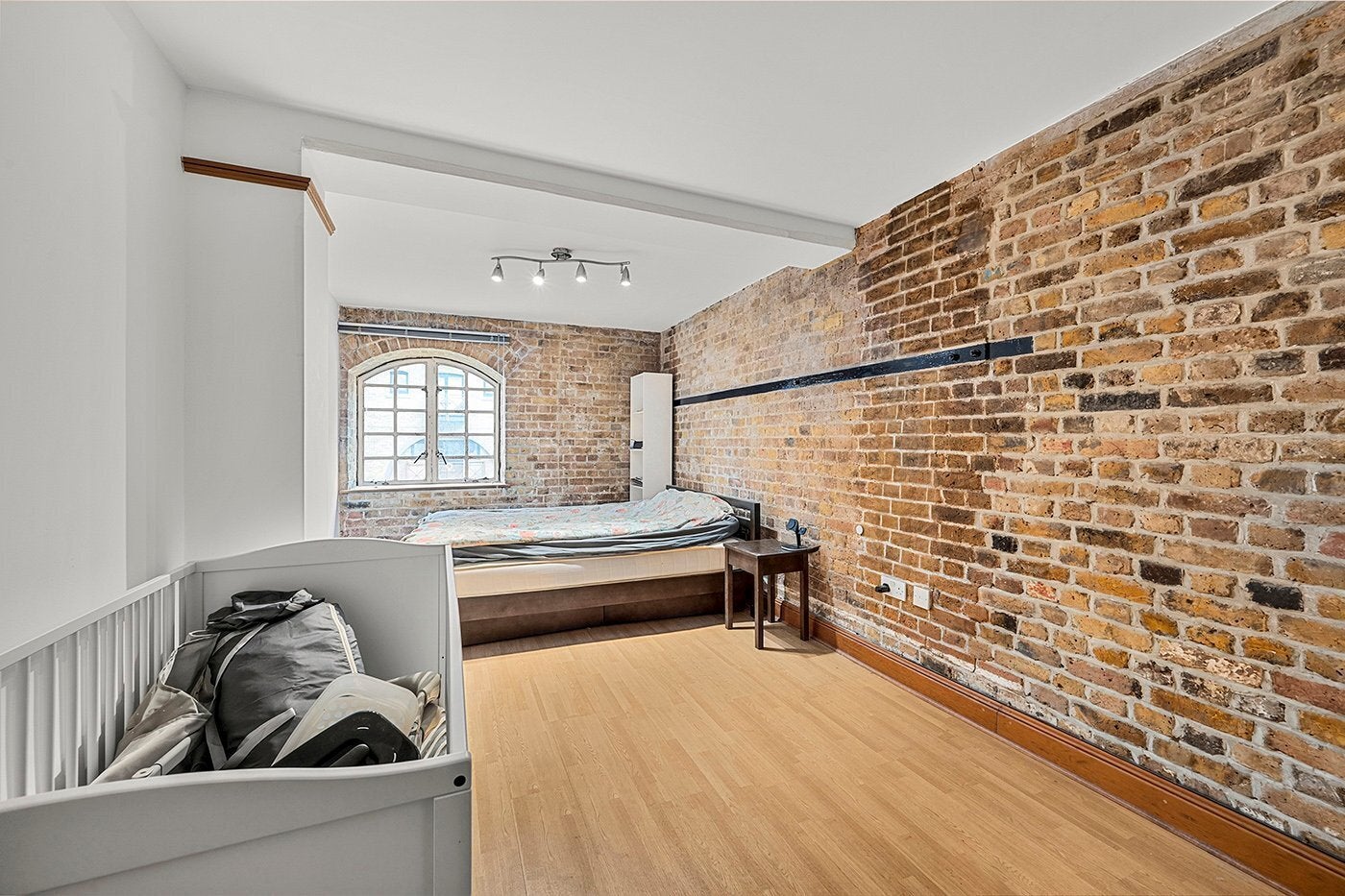 Flat Shad Thames in Greater London