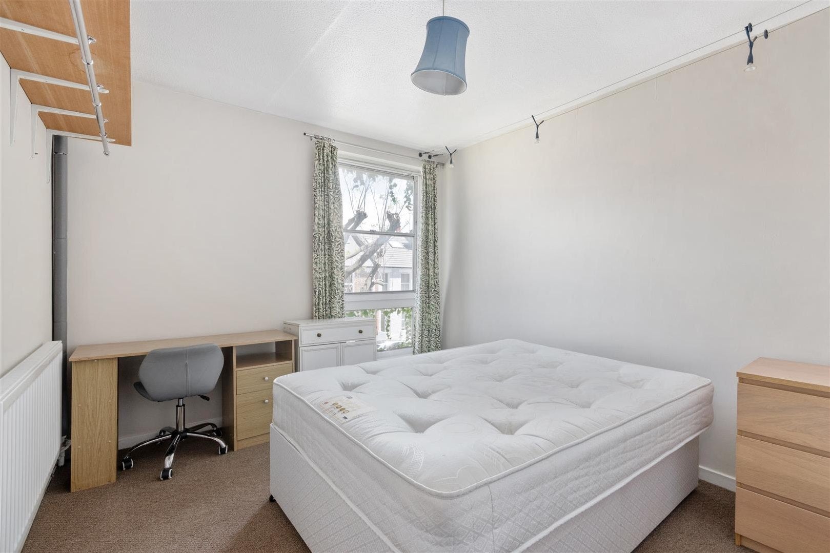 Flat Holyport Road in Greater London