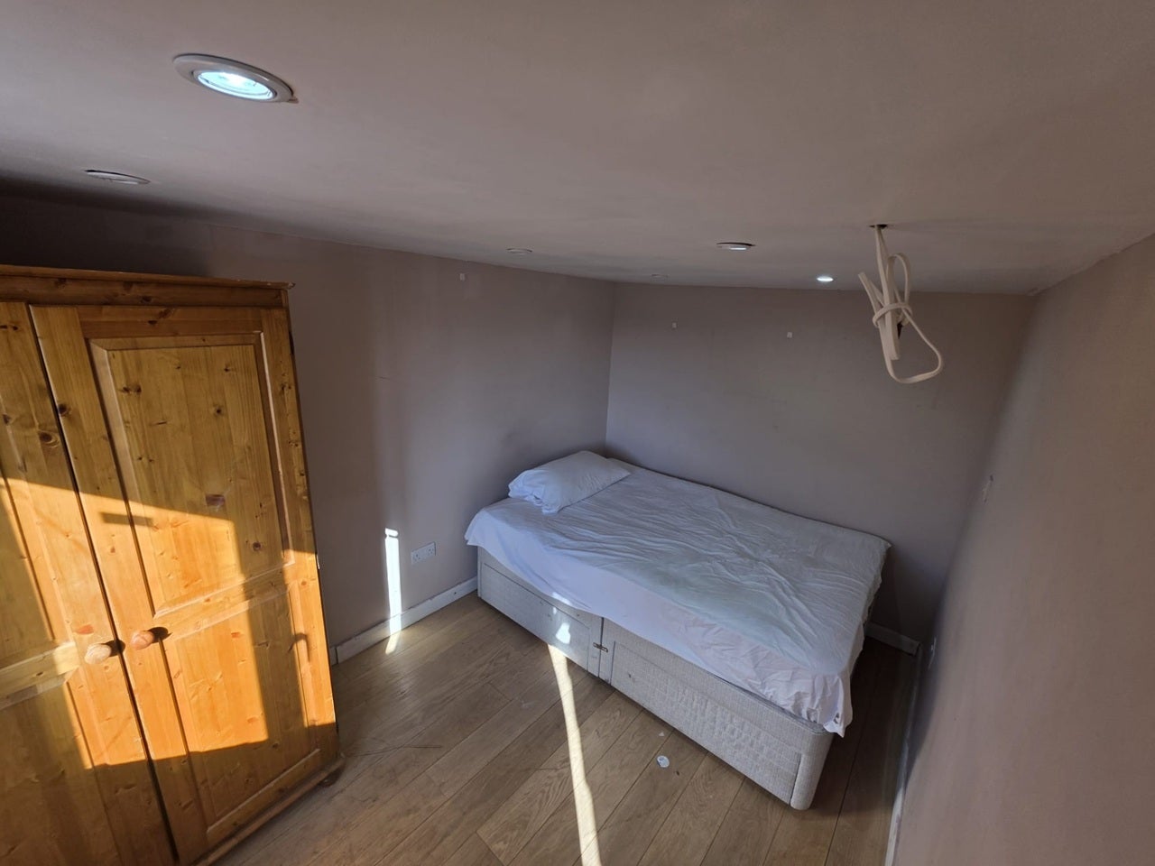 Room Trent Road in Slough