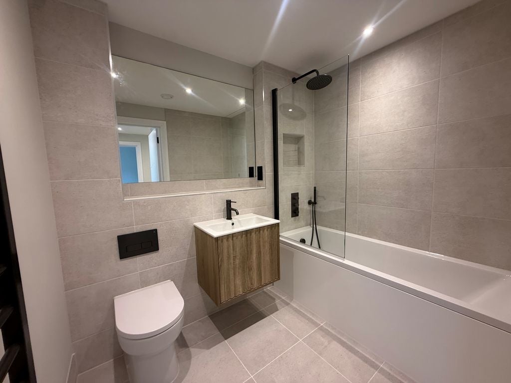 Flat Farleigh Road in Warlingham