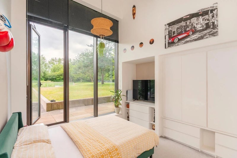Room Wills Way in Bristol