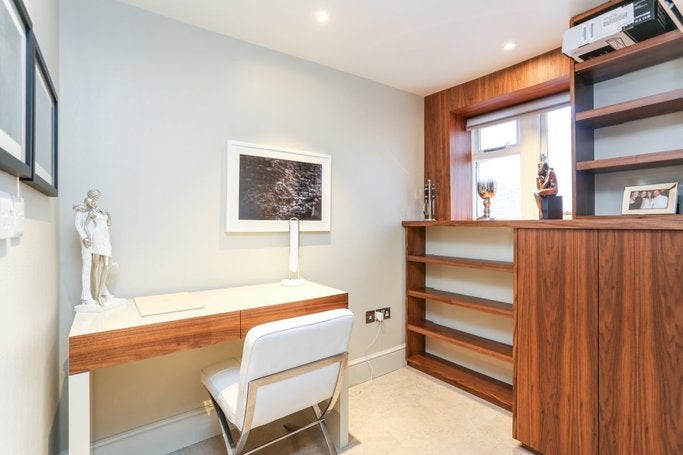 Flat Ovington Gardens in London