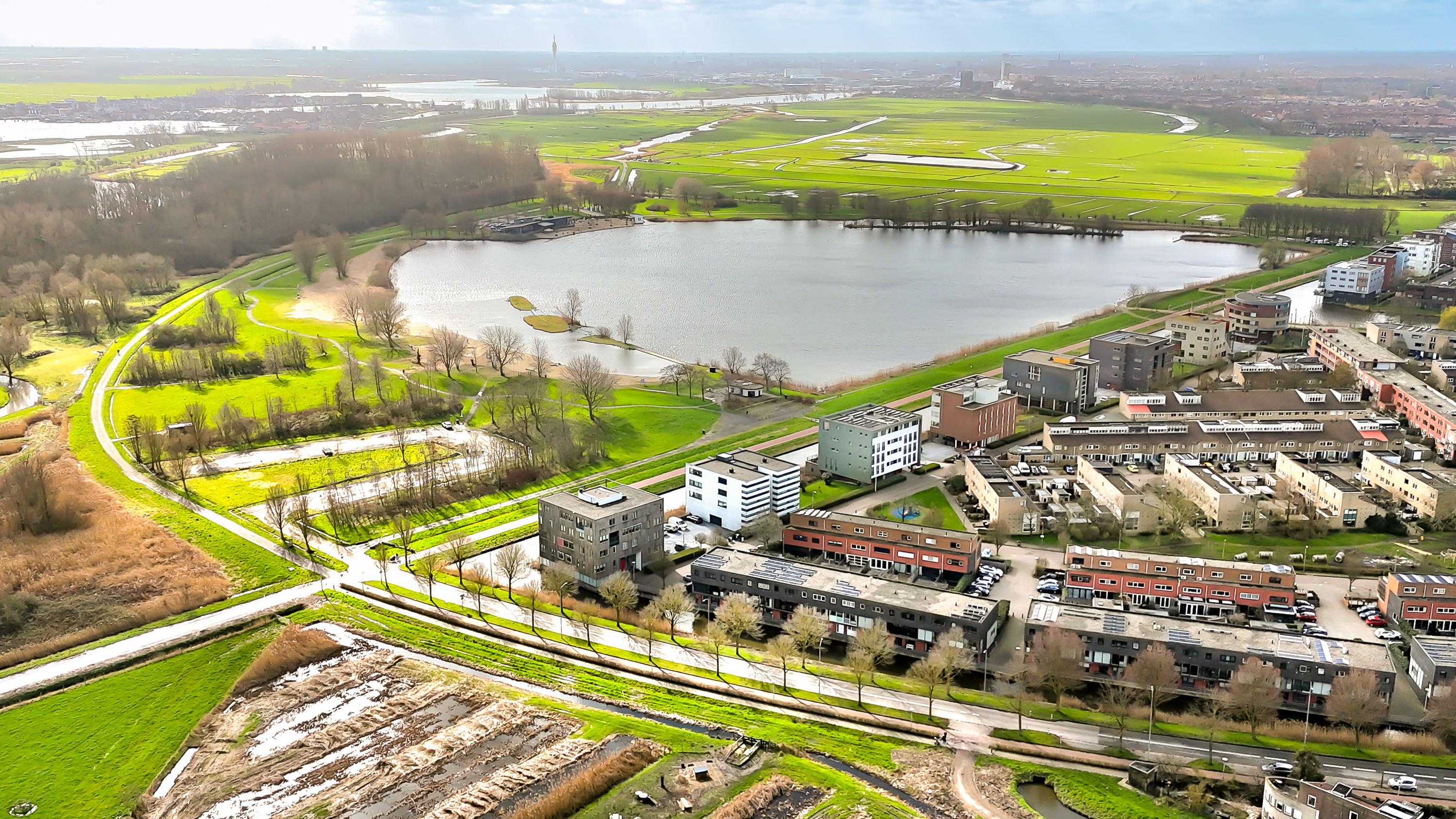 Appartement te koop: L. Springerstraat 242, Velserbroek