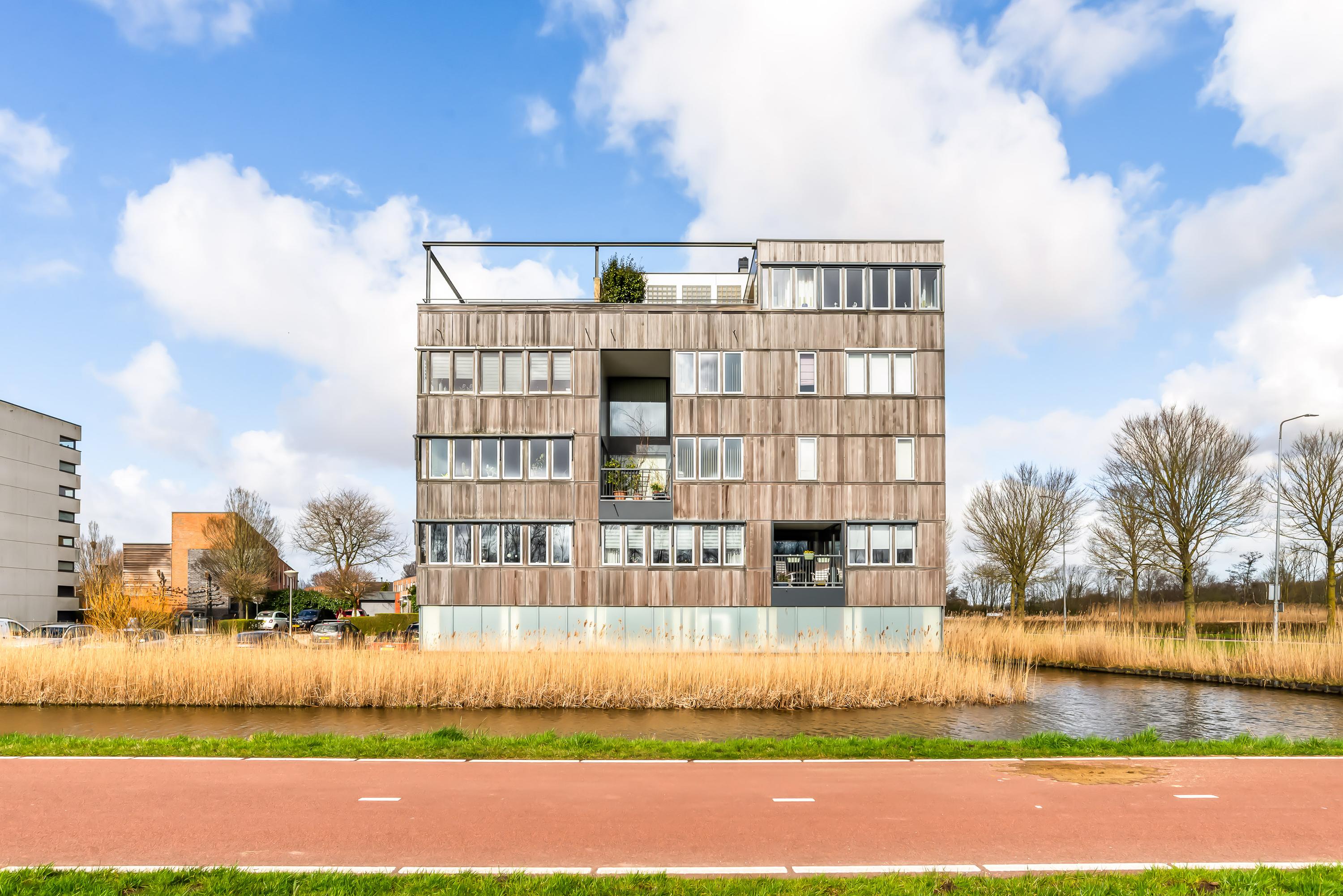 Appartement te koop: L. Springerstraat 242, Velserbroek