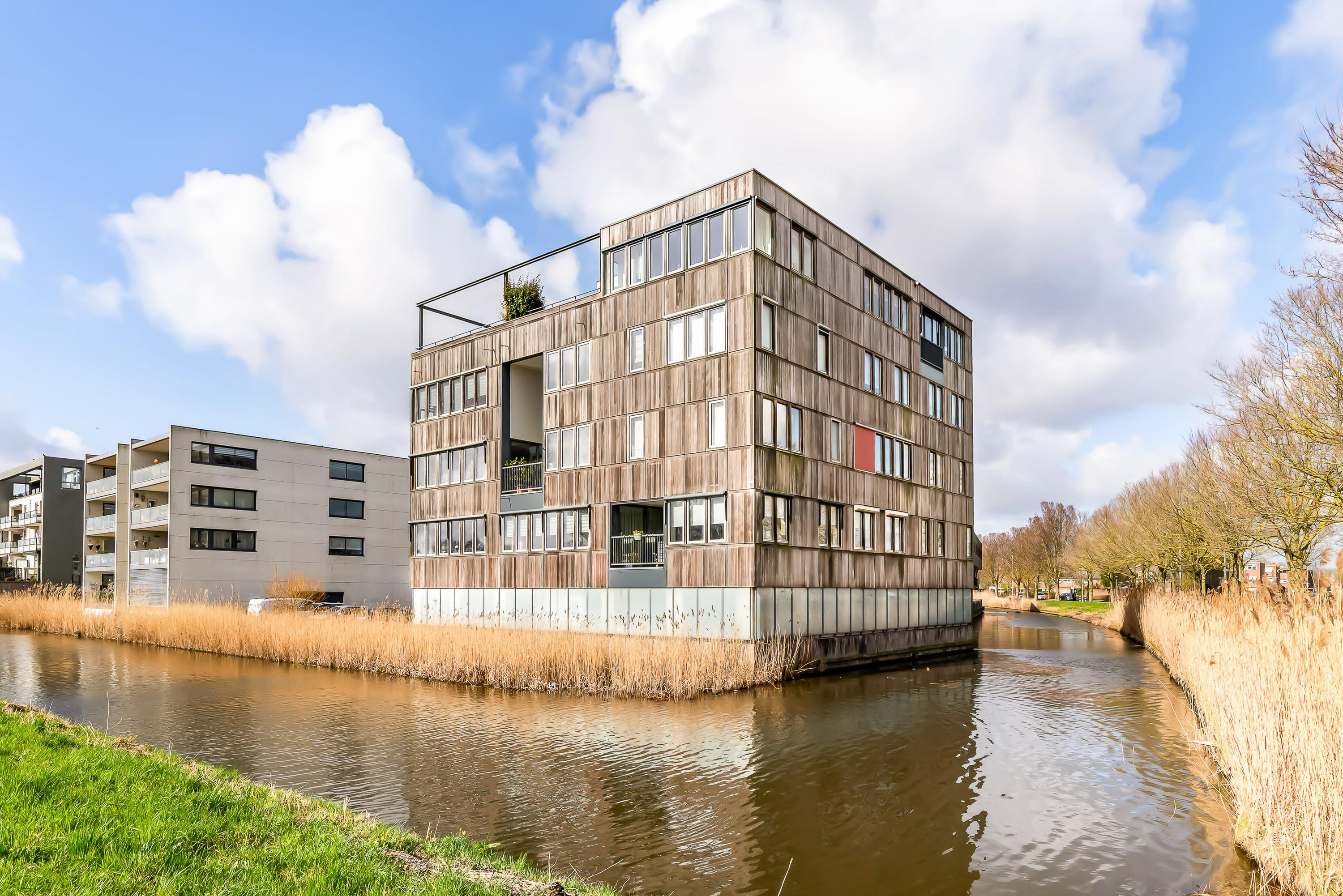 Appartement te koop: L. Springerstraat 242, Velserbroek