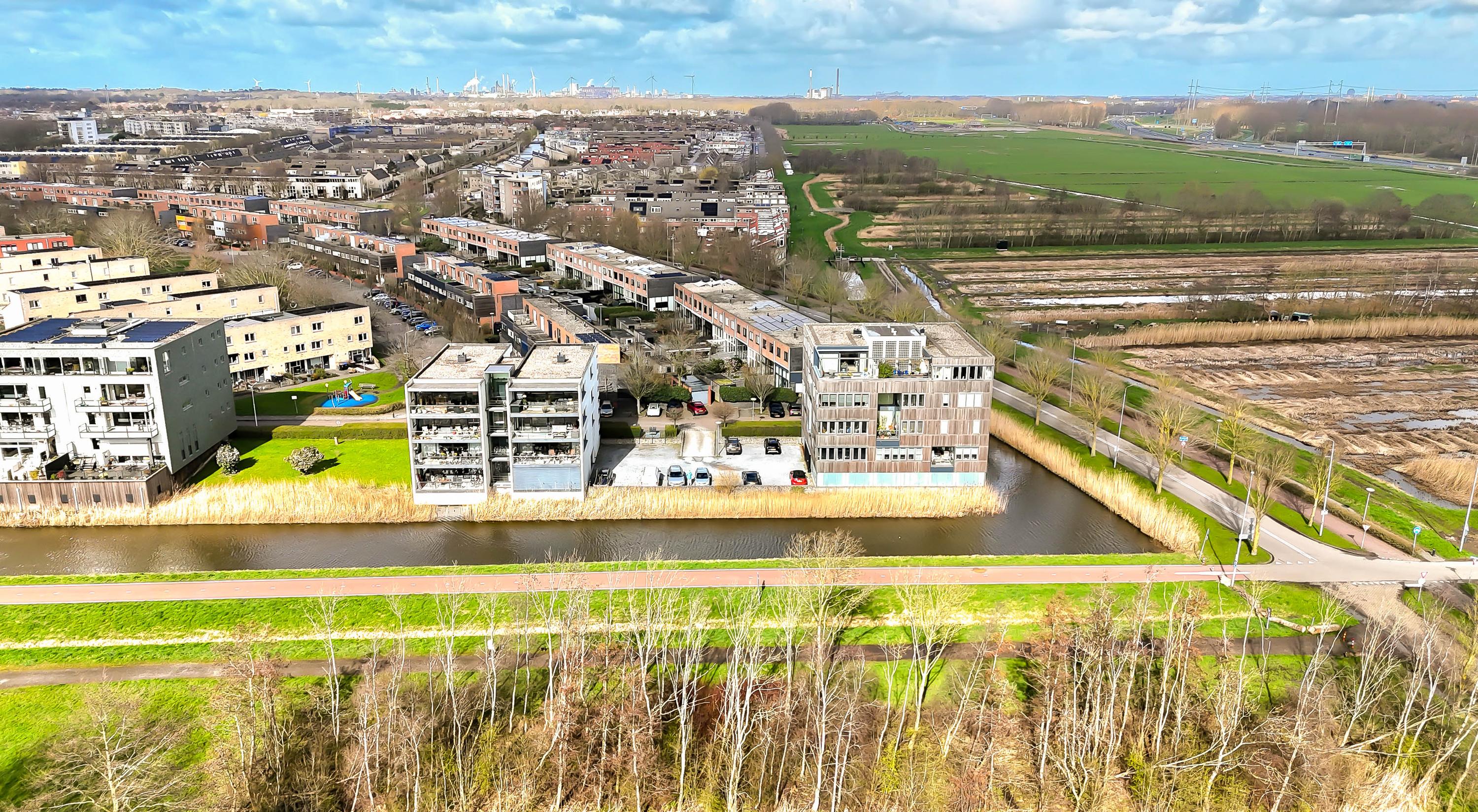Appartement te koop: L. Springerstraat 242, Velserbroek
