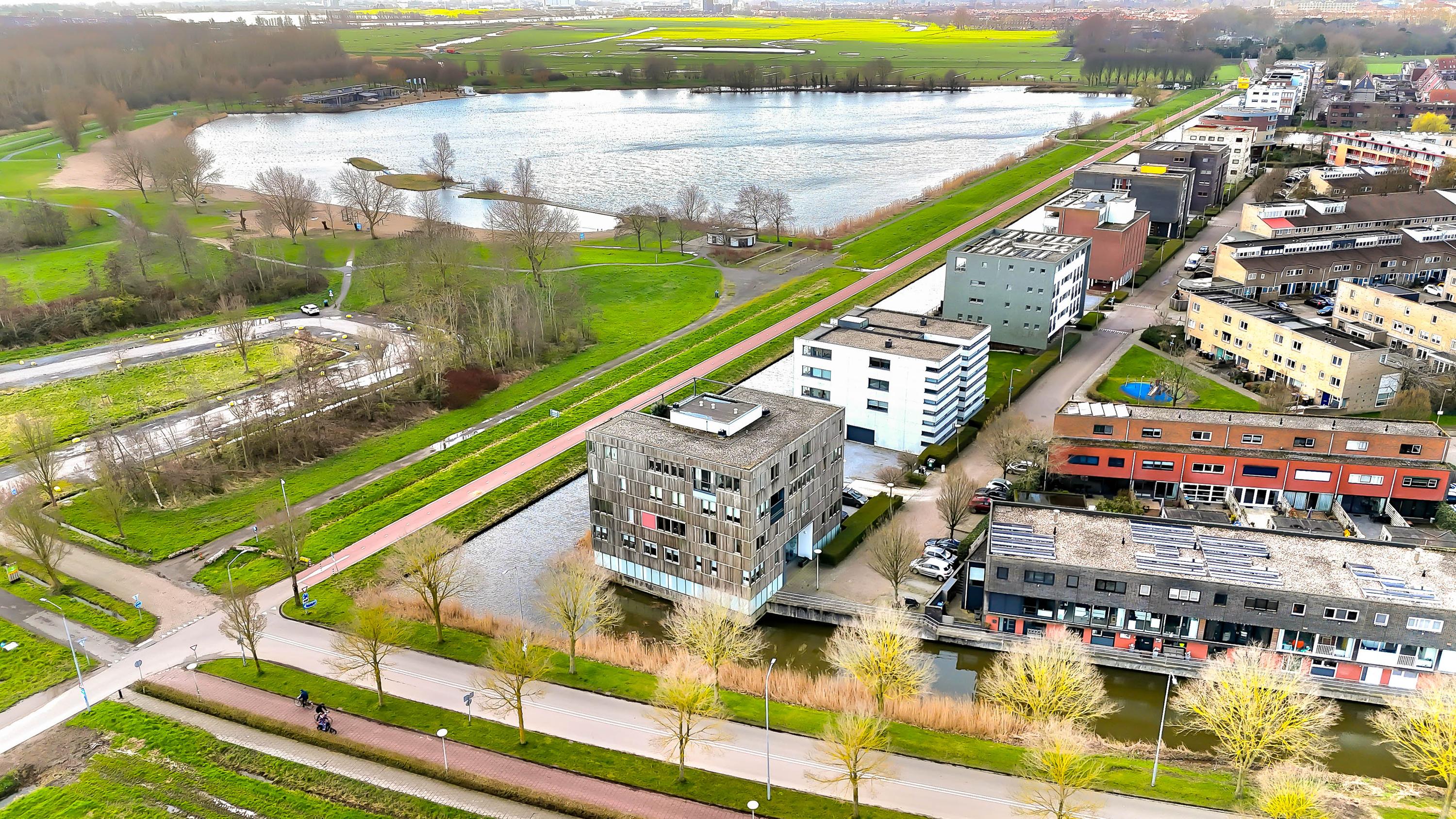 Appartement te koop: L. Springerstraat 242, Velserbroek