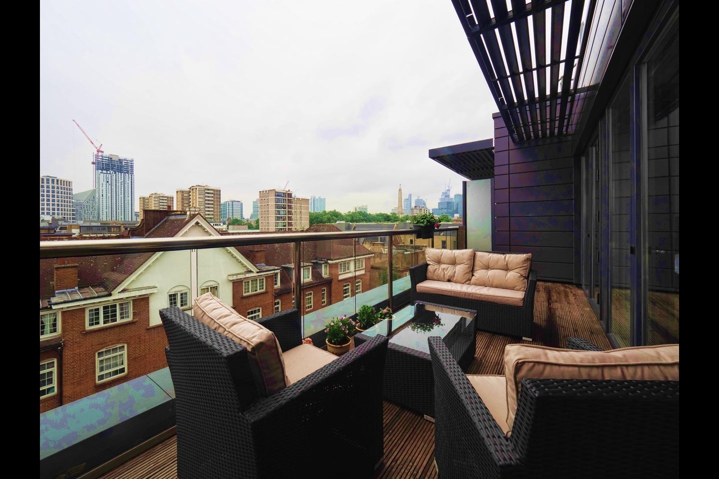 Flat Lever Street in Greater London