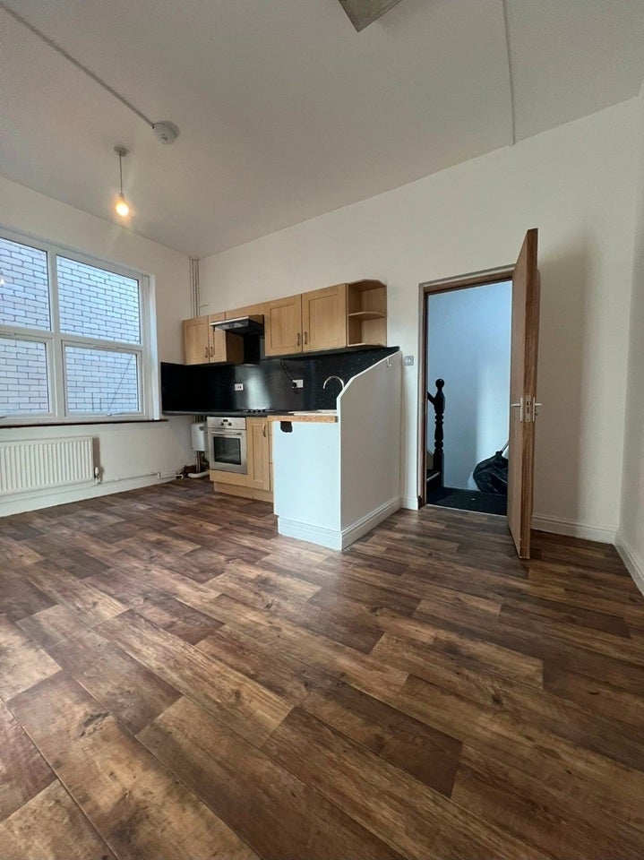 Flat Humberstone Road in Leicester