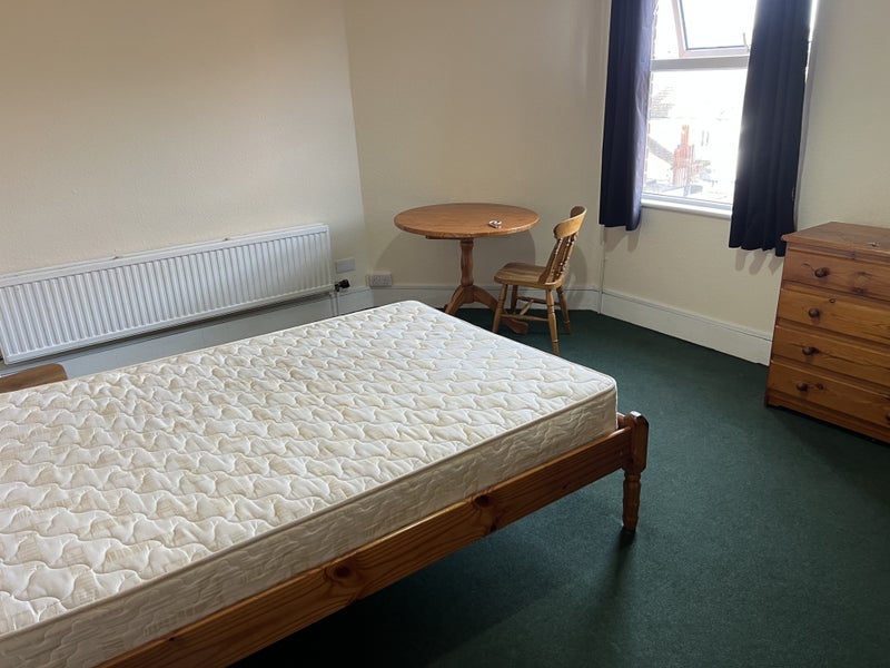 Room Bond Street in Ipswich