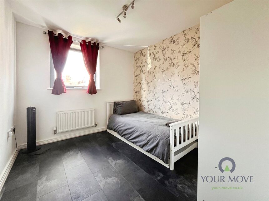 Flat Southmere Drive in Greater London