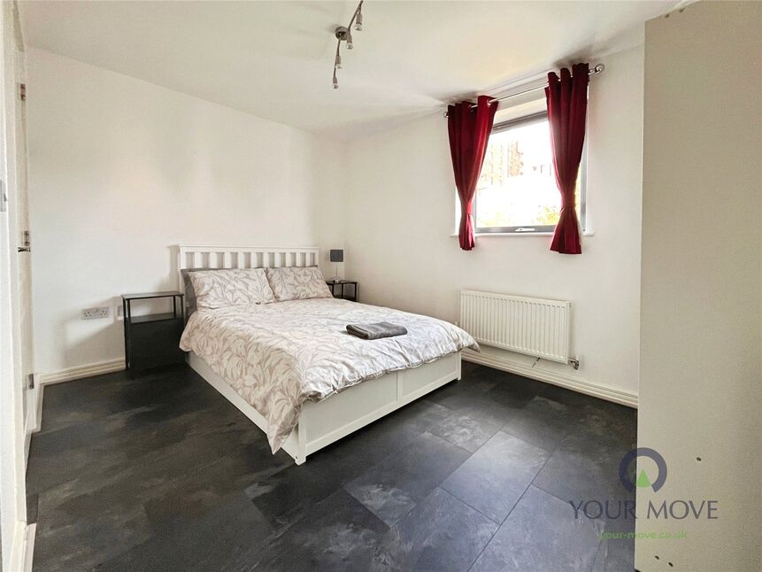Flat Southmere Drive in Greater London