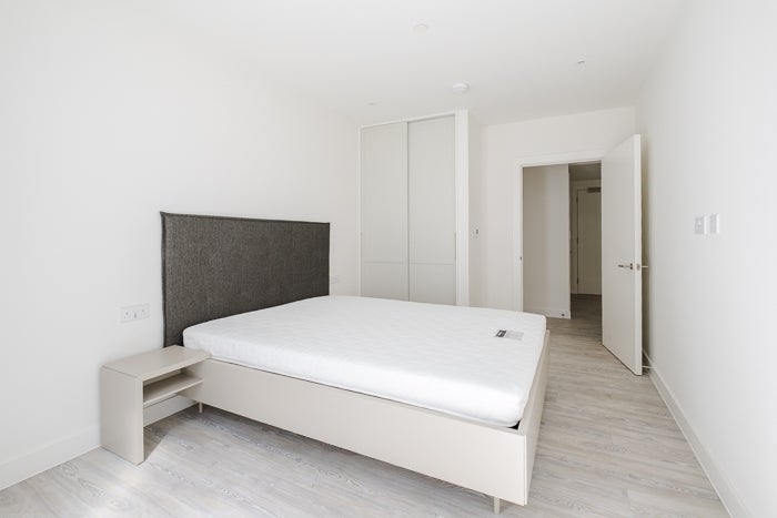 Flat Cherry Park Lane in Greater London