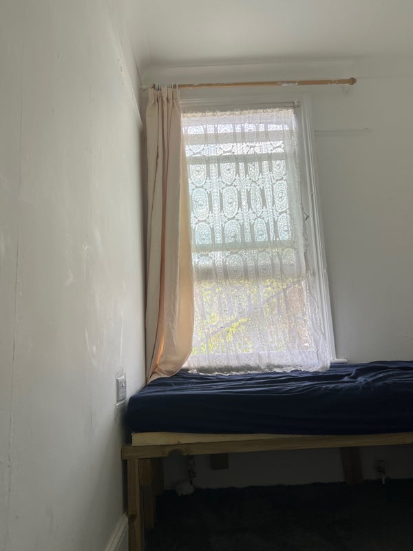 Room Claremont Road in Greater London