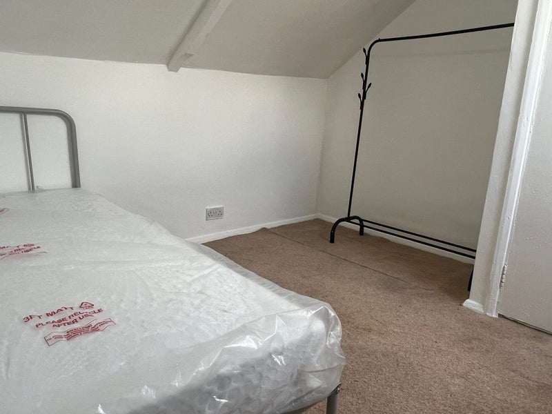Room Claremont Road in Greater London