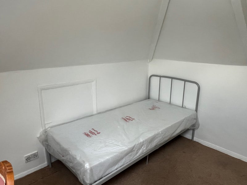 Room Claremont Road in Greater London