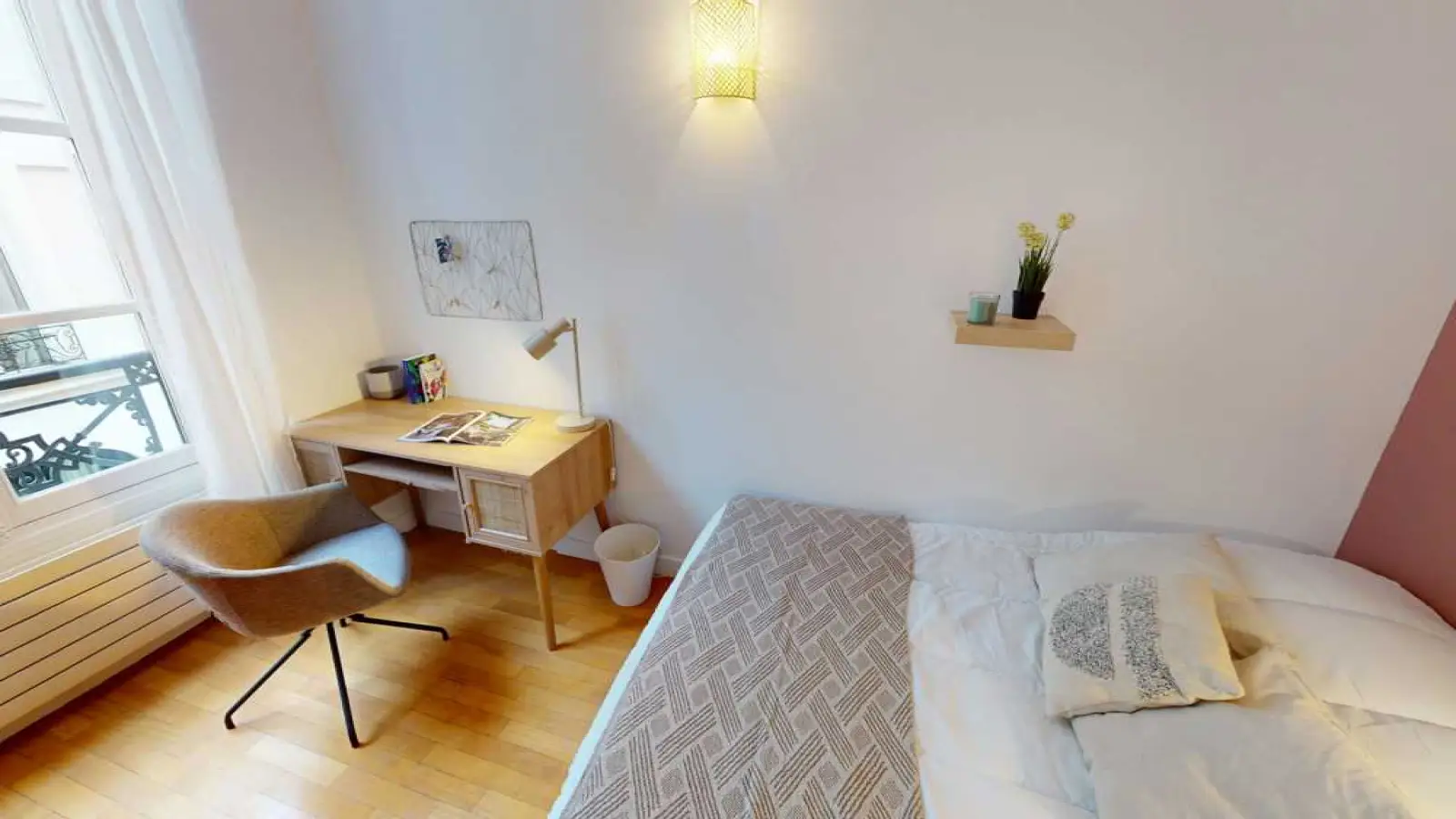 Room Rue Gomboust in Paris