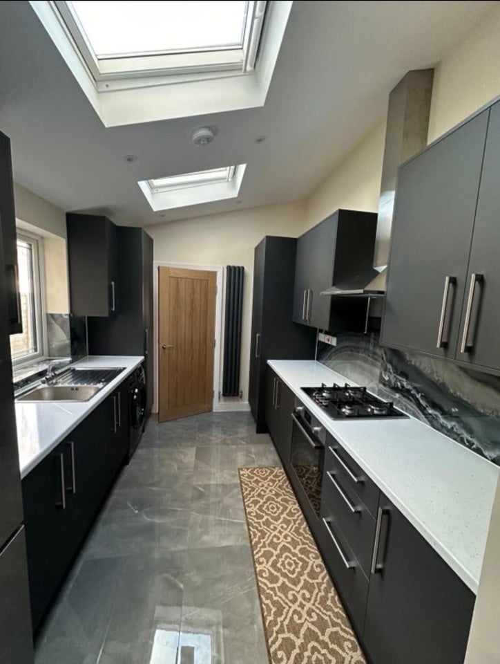 Room Hubert Road in Greater London