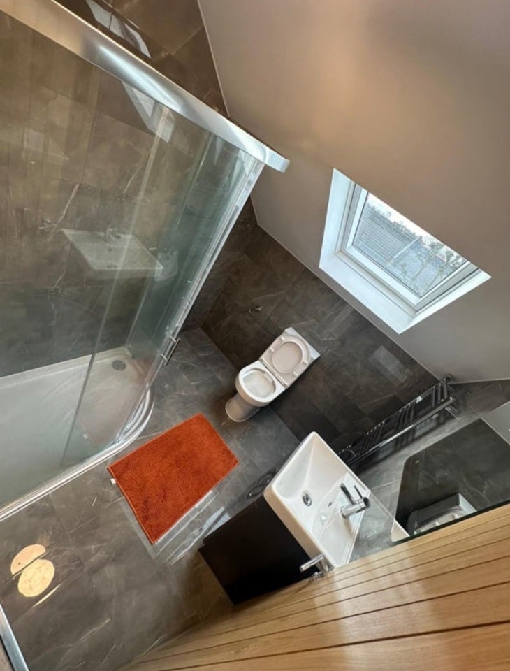 Room Hubert Road in Greater London