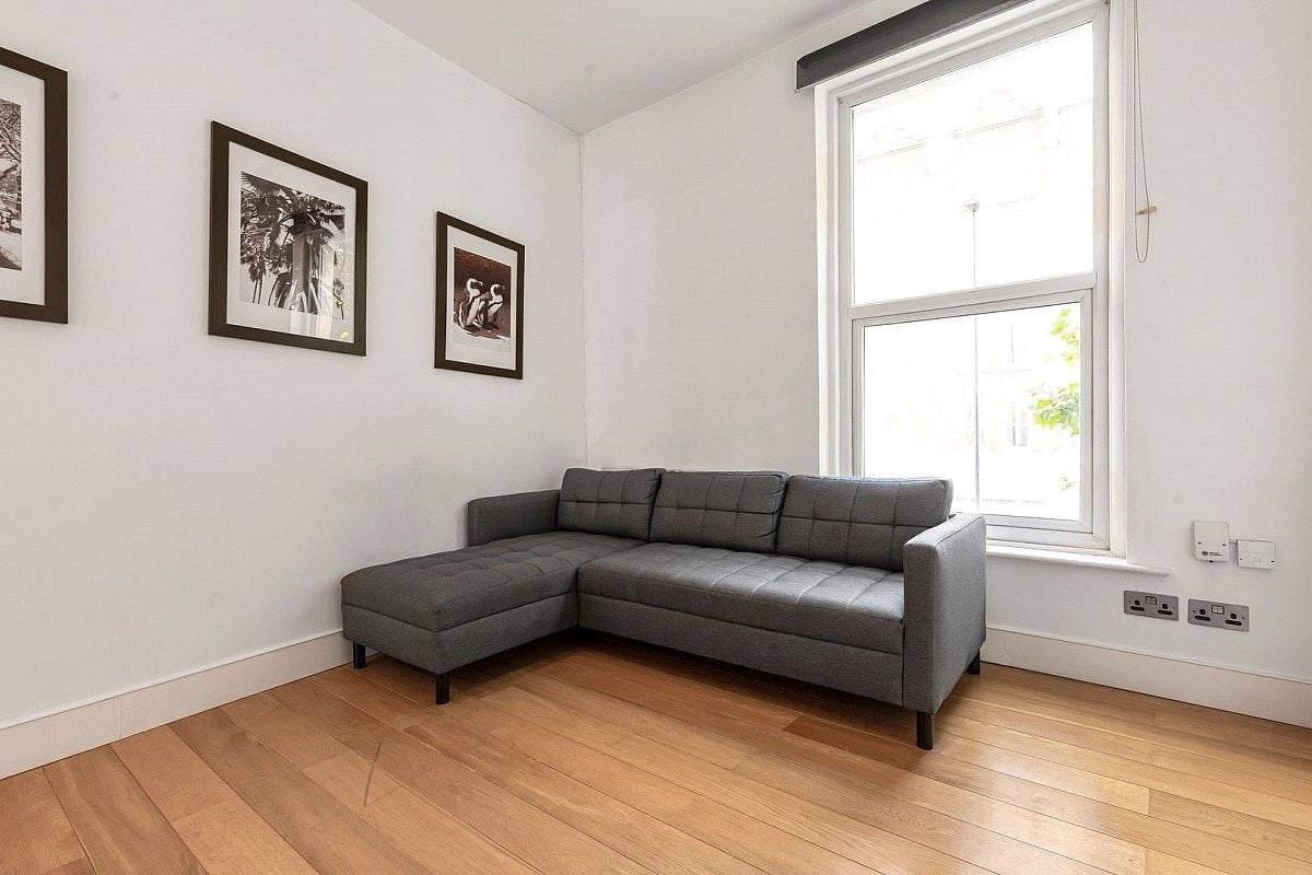 Flat Wicklow Street in Greater London