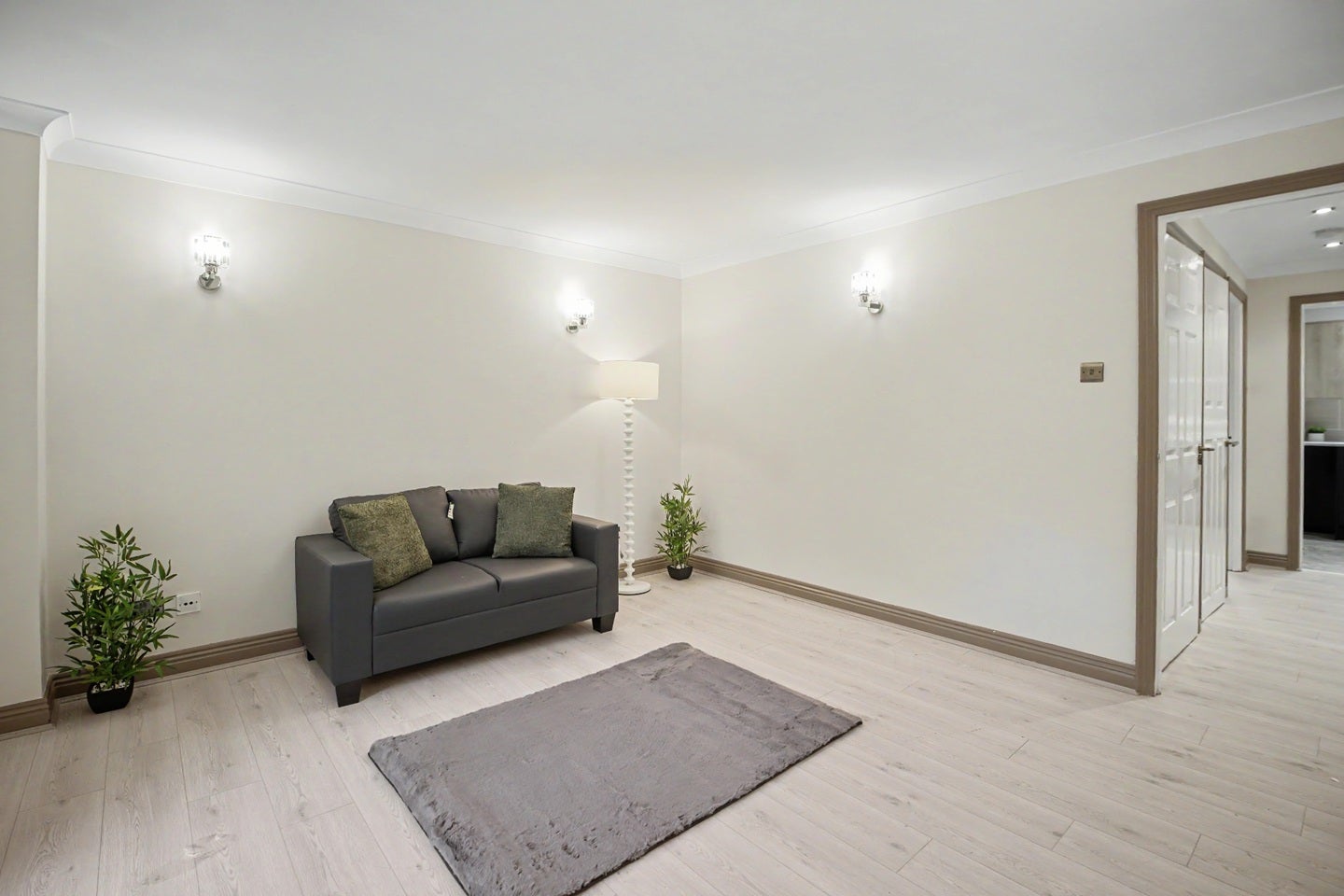 Flat Herbert Court in Greater London