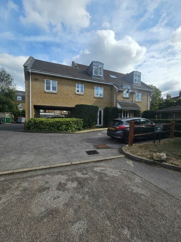 Flat Herbert Court in Greater London