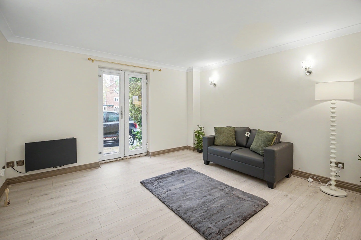 Flat Herbert Court in Greater London