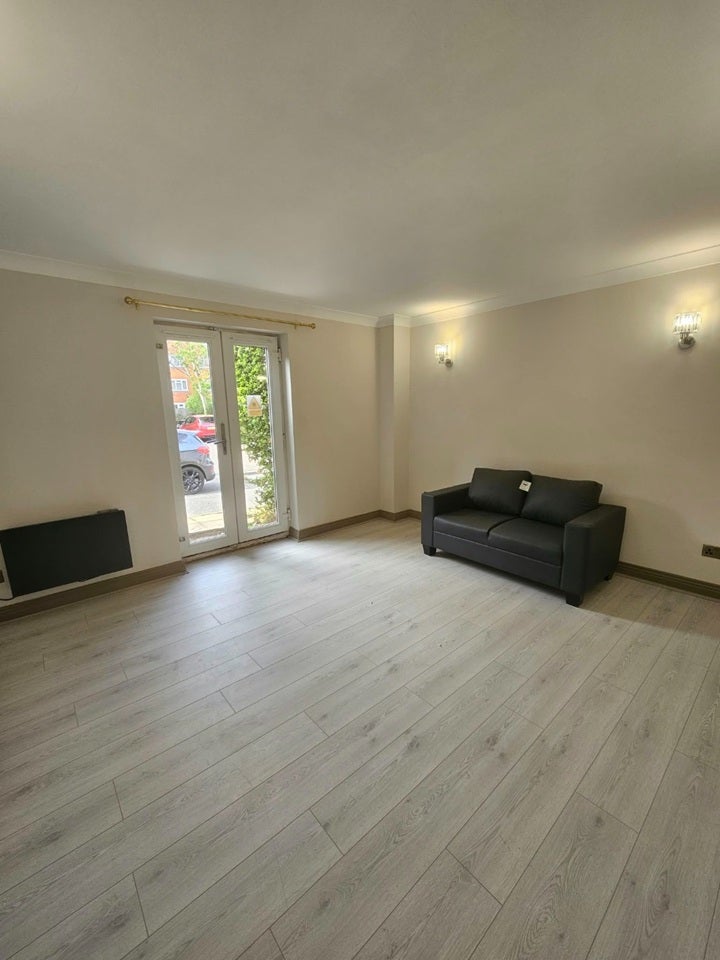 Flat Herbert Court in Greater London