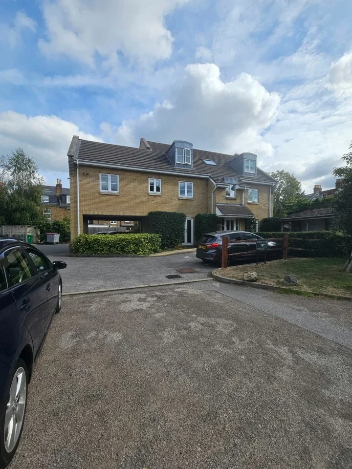 Flat Herbert Court in Greater London