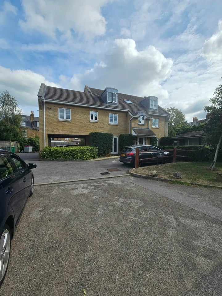 Flat Herbert Court in Greater London